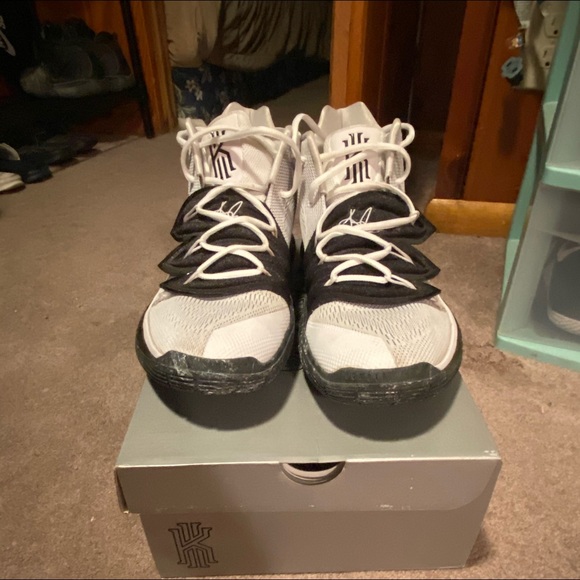 Jordan’s, kyries, Kobe’s, Air Force 1s - Picture 10 of 13